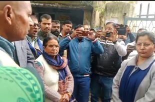 दलित युवक का सिर मुंडवाना, फतेहपुर में दलित युवक पर अत्याचार, धर्मपरिवर्तन का आरोप, Forced head shaving in village, Dalit youth protest, Kaga Kotwali incident, Dalit youth beaten in village, Human rights violation