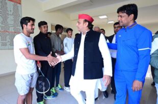 अखिलेश यादव, मोहम्मद शाहिद हॉकी स्टेडियम, समाजवादी पार्टी खेल योगदान, लखनऊ हॉकी स्टेडियम, खिलाड़ियों की समस्याएं, समाजवादी सरकार खेल नीति, यश भारती सम्मान, खेलों का विकास, Akhilesh Yadav, Mohammad Shahid Hockey Stadium, Samajwadi Party sports contribution, Lucknow Hockey Stadium, players' issues, SP sports policy, Yash Bharti Award, sports development, समाजवादी सरकार खेल योगदान, हॉकी स्टेडियम लखनऊ, अखिलेश यादव खिलाड़ियों से मुलाकात, खेलों का विकास लखनऊ, SP sports initiatives, Hockey Stadium Lucknow, Akhilesh Yadav meets players, sports development Lucknow,