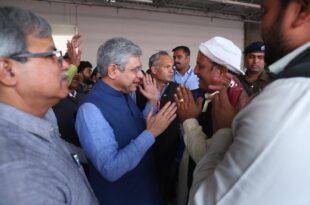 Prayagraj railway station, Mahakumbh passenger facilities, Railway preparations for Mahakumbh, Rail operations Prayagraj, Mela tower Prayagraj, प्रयागराज रेलवे स्टेशन, महाकुंभ यात्रियों की सुविधाएँ, रेलवे की तैयारियाँ महाकुंभ, रेल परिचालन प्रयागराज, मेला टॉवर प्रयागराज, Mahakumbh 2025, Prayagraj railway preparations, Railway bridge Prayagraj, Number of trains for Mahakumbh, Ashwini Vaishnaw inspection, Prayagraj junction redevelopment, Color coding system railway, Rapid action team, महाकुंभ 2025, प्रयागराज रेलवे तैयारियाँ, रेलवे ब्रिज प्रयागराज, महाकुंभ ट्रेनों की संख्या, अश्विनी वैष्णव निरीक्षण, प्रयागराज जंक्शन पुनर्विकास, कलर कोडिंग रेलवे, रैपिड एक्शन टीम,
