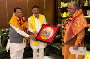 • महाकुंभ 2025, Kumbh Mela 2025, • कर्नाटका महाकुंभ निमंत्रण, Karnataka Kumbh Invitation, • कुम्भ कलश भेंट, Kumbh Kalash gift, • डी.के. शिवकुमार, D.K. Shivakumar, • महाकुंभ सुरक्षा, Kumbh Mela security, • उत्तर प्रदेश सरकार, Uttar Pradesh Government, • सांस्कृतिक एकता, Cultural unity, • महाकुंभ 2025 निमंत्रण, Kumbh Mela 2025 Invitation, • कर्नाटका का महाकुंभ न्योता, Karnataka Kumbh Mela invitation, • महाकुंभ की दिव्यता, Kumbh Mela divinity, • सुरेश खन्ना और नरेंद्र कश्यप, Suresh Khanna and Narendra Kashyap, • महाकुंभ 2025 की सुरक्षा व्यवस्था, Kumbh Mela 2025 security arrangements,