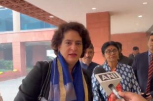 प्रियंका गांधी का बयान, संसद में धक्का-मुक्की, राहुल गांधी को रोका गया, BJP पर प्रियंका का हमला, संविधान की रक्षा, कांग्रेस बनाम BJP विवाद, Priyanka Gandhi Statement, Parliament Scuffle, Rahul Gandhi Blocked, BJP Accused by Congress, Constitution Protection Fight, Congress vs BJP Dispute, संसद विवाद प्रियंका गांधी, राहुल गांधी के साथ धक्का-मुक्की, BJP और कांग्रेस टकराव, संविधान बचाने की लड़ाई, कांग्रेस सांसदों का विरोध, Parliament Dispute Priyanka Gandhi, Scuffle with Rahul Gandhi, BJP Congress Clash, Fight to Protect Constitution, Congress MP Protest,