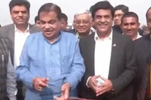 पराली से बनी सड़क, नितिन गडकरी पराली परियोजना, पराली से CNG, किसानों को फायदा, पराली जलाने से प्रदूषण, पराली से सड़क निर्माण, Road made from stubble, Nitin Gadkari stubble project, stubble to CNG, benefits to farmers, stubble burning pollution, stubble road construction, पराली सड़क उद्घाटन, नितिन गडकरी पराली योजना, पराली से CNG उत्पादन, प्रदूषण कम पराली प्रोजेक्ट, किसानों को पराली से लाभ, Stubble road inauguration, Nitin Gadkari stubble plan, stubble to CNG production, pollution reduction stubble project, farmers benefit from stubble,