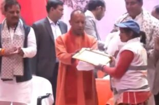 CM योगी गोरखपुर कार्यक्रम, महिलाओं का स्वावलंबन, दुग्ध उत्पादन अवशीतन गृह, स्वयं सहायता समूह ऋण वितरण, बाबा गोरखनाथ दुग्ध उत्पादक संस्था, CM Yogi Gorakhpur event, women empowerment in UP, milk production cold storage, self-help group loan distribution, Baba Gorakhnath milk producer society, योगी आदित्यनाथ गोरखपुर कार्यक्रम, महिलाओं का स्वावलंबन संदेश, दुग्ध उत्पादन गृह लोकार्पण, स्वयं सहायता समूह ऋण खबर, Yogi Adityanath Gorakhpur event, women empowerment message, milk production center inauguration, self-help group loan news,