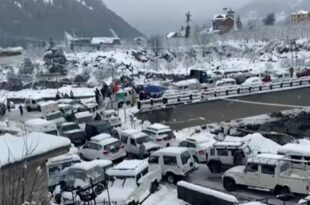 मनाली बर्फबारी, सोलांग वैली ट्रैफिक जाम, हिमाचल प्रदेश बारिश, मनाली पर्यटक, बर्फबारी हिमाचल, ट्रैफिक जाम मनाली, सोलांग वैली पर्यटक फंसे, हिमाचल पर्यटन, बर्फबारी से सड़क जाम, मनाली मौसम समाचार, Manali snowfall, Solang Valley traffic jam, Himachal Pradesh rain, tourists stranded Manali, Himachal tourism news, heavy snow Himachal Pradesh, traffic issues Solang Valley, weather update Himachal,मनाली में ट्रैफिक जाम, हिमाचल में भारी बर्फबारी, सोलांग वैली मौसम अपडेट, हिमाचल प्रदेश पर्यटक समाचार, बर्फबारी में फंसे पर्यटक, मनाली सड़क जाम, हिमाचल में बर्फबारी कब तक, Manali traffic news, Solang Valley snowfall updates, tourists stranded Solang, Himachal snowfall update, Manali weather news,मनाली बर्फबारी ट्रैफिक, सोलांग वैली में फंसे पर्यटक, हिमाचल प्रदेश में बर्फबारी, ट्रैफिक जाम बर्फबारी, मनाली पर्यटक संकट, snowfall Manali traffic jam, Solang Valley stranded tourists, Himachal snow weather,मनाली, हिमाचल प्रदेश, बर्फबारी, बारिश, ट्रैफिक जाम, पर्यटक, सोलांग वैली, पलचन, हिमाचल पर्यटन, बर्फबारी समाचार, Manali, Himachal Pradesh, snowfall, rain, traffic jam, tourists, Solang Valley, Palchan, Himachal tourism, snow news,