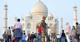 ताजमहल की सुरक्षा, Taj Mahal Security, बम से धमकी, Bomb Threat, पुलिस जांच, Police Investigation, ई-मेल से धमकी, Email Bomb Threat, बम निरोधक टीम, Bomb Disposal Team, संदिग्ध वस्तुएं, Suspicious Items, डॉग स्क्वायड तैनाती, Dog Squad Deployment,