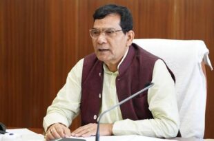 स्वच्छता श्रमदान, प्रयागराज सफाई अभियान, कुंभ क्षेत्र सफाई कार्य, ए.के. शर्मा श्रमदान, स्वच्छता कार्य, महाकुंभ स्वच्छता अभियान, Nagwasuki temple cleanliness, Prayagraj Kumbh cleanliness, Minister A.K. Sharma cleanliness drive, cleanliness at Kumbh Mela, Kumbh Mela 2025 cleanliness campaign,