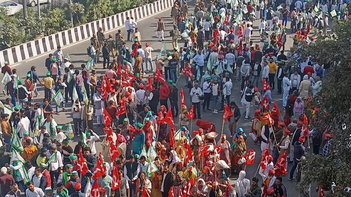 Photo of किसानों का दिल्ली मार्च: नोएडा बॉर्डर पर 5000 पुलिसकर्मी तैनात, जाम की स्थिति