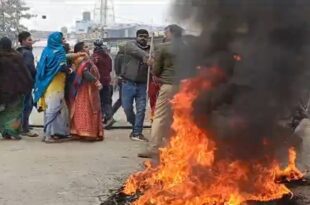 बिहार पुलिस हमला केस, दरभंगा पुलिस अटैक, बदमाशों ने पुलिस पर हमला, Bihar police injury case, Darbhanga attack on police, weapon snatch attempt Bihar,बिहार पुलिस हमला, दरभंगा बदमाश अटैक, पुलिस पर हमला बिहार, दरभंगा अपराध, पुलिस जख्मी हमला, Bihar police attacked, Darbhanga crime news, police injured, criminal attack on police, weapon snatching attempt, Bihar crime incidents, Darbhanga police assault, #BiharNews, #DarbhangaCrime, #PoliceAttack, #BiharPolice, #CrimeInBihar, #PoliceInjury, #BreakingNews, #DarbhangaUpdate, #IndianLawAndOrder, #BiharCrimeNews,