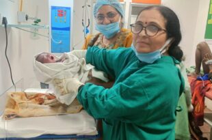 Kumbh Mela 2025, Kumbh Central Hospital, Deputy CM Brijesh Pathak, cleaning staff Kumbh, Kumbh delivery, mother and baby health, high-level health services, Kumbh hospital, birth at Kumbh, delivery health services, Kumbh health facilities, baby born in hospital, woman Pooya Kumbh, महाकुम्भ अस्पताल में बच्चा जन्म, डिप्टी सीएम ब्रजेश पाठक, सफाई कर्मचारी दंपति, महाकुम्भ केंद्रीय अस्पताल, उच्चस्तरीय स्वास्थ्य सेवाएं, प्रसव के दौरान स्वास्थ्य, महाकुम्भ स्वास्थ्य सेवाएं, महिला पूजा का प्रसव, महाकुम्भ अस्पताल प्रसव, जच्चा-बच्चा स्वास्थ्य देखरेख, Baby born at Kumbh Hospital, Deputy CM Brijesh Pathak, cleaning staff couple, Kumbh Central Hospital, high-level health services, delivery health services, Kumbh health facilities, woman Pooya delivery, Kumbh hospital birth, mother-baby health care,