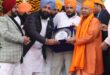 On the occasion of Guru Gobind Singh Ji's Prakash Parv, CM Yogi Adityanath remembered the sacrifices of Guru Tegh Bahadur and Guru Gobind Singh's sons. He emphasized the significance of the Khalsa Panth in saving the nation and religion. CM Yogi urged everyone to pass on the inspirational legacy of Sikh Gurus to the younger generation. गुरु गोबिंद सिंह जी, प्रकाश पर्व, सीएम योगी, गुरु तेग बहादुर, खालसा पंथ, सिख गुरुओं का बलिदान, शहीद पिता, शहीद पुत्र, सिख इतिहास, भारत का शीश, गुरु साहिबजादे, Guru Gobind Singh Ji, Prakash Parv, CM Yogi, Guru Tegh Bahadur, Khalsa Panth, Sikh Guru Sacrifices, Martyr Father, Martyr Sons, Sikh History, India’s Glory, Guru Sahibzade गुरु गोबिंद सिंह जी की तस्वीर, गुरु तेग बहादुर शहीदी, खालसा पंथ का प्रतीक, सिख गुरुओं का इतिहास, योगी आदित्यनाथ का बयान, Guru Gobind Singh Ji Image, Guru Tegh Bahadur Martyrdom, Symbol of Khalsa Panth, Sikh Guru History, CM Yogi’s Speech, Guru Gobind Singh's Sacrifice #गुरुगोबिंदसिंह #सीएमयोगी #गुरुतेगबहादुर #सिखधर्म #खालसापंथ #सिखगुरु #भारत #गुरुपरंपरा #गुरुशहादत #योगीआदित्यनाथ #PrakashParv #GuruGobindSingh #CMYogi #SikhHistory #KhalsaPanth #GuruSacrifices #India’sGlory