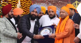 On the occasion of Guru Gobind Singh Ji's Prakash Parv, CM Yogi Adityanath remembered the sacrifices of Guru Tegh Bahadur and Guru Gobind Singh's sons. He emphasized the significance of the Khalsa Panth in saving the nation and religion. CM Yogi urged everyone to pass on the inspirational legacy of Sikh Gurus to the younger generation. गुरु गोबिंद सिंह जी, प्रकाश पर्व, सीएम योगी, गुरु तेग बहादुर, खालसा पंथ, सिख गुरुओं का बलिदान, शहीद पिता, शहीद पुत्र, सिख इतिहास, भारत का शीश, गुरु साहिबजादे, Guru Gobind Singh Ji, Prakash Parv, CM Yogi, Guru Tegh Bahadur, Khalsa Panth, Sikh Guru Sacrifices, Martyr Father, Martyr Sons, Sikh History, India’s Glory, Guru Sahibzade गुरु गोबिंद सिंह जी की तस्वीर, गुरु तेग बहादुर शहीदी, खालसा पंथ का प्रतीक, सिख गुरुओं का इतिहास, योगी आदित्यनाथ का बयान, Guru Gobind Singh Ji Image, Guru Tegh Bahadur Martyrdom, Symbol of Khalsa Panth, Sikh Guru History, CM Yogi’s Speech, Guru Gobind Singh's Sacrifice #गुरुगोबिंदसिंह #सीएमयोगी #गुरुतेगबहादुर #सिखधर्म #खालसापंथ #सिखगुरु #भारत #गुरुपरंपरा #गुरुशहादत #योगीआदित्यनाथ #PrakashParv #GuruGobindSingh #CMYogi #SikhHistory #KhalsaPanth #GuruSacrifices #India’sGlory