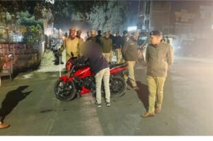 सड़क सुरक्षा अभियान, वाहन चालान, बहराइच पुलिस, सीट बेल्ट चालान, हेलमेट चालान, शराब पीकर वाहन चलाना, हाई सिक्योरिटी नंबर प्लेट, प्रेसर हॉर्न, बनावटी साइलेंसर, सड़क सुरक्षा, बहराइच सड़क सुरक्षा, पुलिस कार्रवाई, बहराइच समाचार, चौराहे पर पुलिस, Road Safety Campaign, Vehicle Challan, Bahraich Police, Seat Belt Challan, Helmet Challan, Drunk Driving, High Security Number Plate, Pressure Horn, Fake Silencer, Road Safety, Bahraich Road Safety, Police Action, Bahraich News, Police at, सड़क सुरक्षा, बहराइच पुलिस अभियान, वाहनों का चालान, सड़क सुरक्षा अभियान रिपोर्ट, यातायात नियम, पुलिस द्वारा चालान, हेलमेट बिना गाड़ी चलाना, सड़क सुरक्षा नियम, बहराइच समाचार, चौराहे पर पुलिस, Road Safety, Bahraich Police Campaign, Vehicle Challan, Road Safety Campaign Report, Traffic Rules, Challan by Police, Riding Without Helmet, Road Safety Rules, Bahraich News, Police at Crossroads,