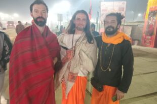 महाकुम्भ मेला, महाकुम्भ 2025, इटली से आए लोग, भारतीय संस्कृति, योग प्रशिक्षक एमा, महाकुम्भ अनुभव, महाकुम्भ की भव्यता, इटली के योग प्रशिक्षक, कुम्भ मेला, भारतीय संस्कृति से प्रभावित, Mahakumbh mela, Kumbh Mela 2025, Italian yogi, Indian culture, Kumbh Mela experience, yoga teacher Emma, Mahakumbh arrangements, spirituality, yoga in India, International visitors Kumbh, Indian traditions, Indian music, Mahakumbh Italy visitors, Kumbh Mela visitors, महाकुम्भ मेला, कुम्भ मेला, इटली के लोग, भारतीय संस्कृति, योग, योग प्रशिक्षक, संन्यासी वेश, महाकुम्भ के दृश्य, महाकुम्भ में इटली के लोग, महाकुम्भ का अनुभव, महाकुम्भ में इटली के योगी, Mahakumbh mela, Kumbh Mela, Italian visitors, Indian traditions, yoga teacher, spirituality at Kumbh Mela, Kumbh Mela experience, Mahakumbh arrangements,