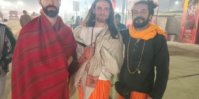 महाकुम्भ मेला, महाकुम्भ 2025, इटली से आए लोग, भारतीय संस्कृति, योग प्रशिक्षक एमा, महाकुम्भ अनुभव, महाकुम्भ की भव्यता, इटली के योग प्रशिक्षक, कुम्भ मेला, भारतीय संस्कृति से प्रभावित, Mahakumbh mela, Kumbh Mela 2025, Italian yogi, Indian culture, Kumbh Mela experience, yoga teacher Emma, Mahakumbh arrangements, spirituality, yoga in India, International visitors Kumbh, Indian traditions, Indian music, Mahakumbh Italy visitors, Kumbh Mela visitors, महाकुम्भ मेला, कुम्भ मेला, इटली के लोग, भारतीय संस्कृति, योग, योग प्रशिक्षक, संन्यासी वेश, महाकुम्भ के दृश्य, महाकुम्भ में इटली के लोग, महाकुम्भ का अनुभव, महाकुम्भ में इटली के योगी, Mahakumbh mela, Kumbh Mela, Italian visitors, Indian traditions, yoga teacher, spirituality at Kumbh Mela, Kumbh Mela experience, Mahakumbh arrangements,