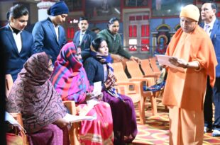 Chief Minister Yogi Adityanath, Gorakhpur Janta Darshan, financial assistance, government help for treatment, cow service, Gorakhnath temple, cowshed, Uttar Pradesh government, quick disposal, Yogi Adityanath Gorakhpur, financial help, PGI Lucknow treatment, Gorakhpur problems, instructions of CM Yogi ,Yogi Adityanath,मुख्यमंत्री योगी आदित्यनाथ, गोरखपुर जनता दर्शन, आर्थिक सहायता, इलाज के लिए सरकार से मदद, गोसेवा, गोरखनाथ मंदिर, गोशाला, उत्तर प्रदेश सरकार, त्वरित निस्तारण, योगी आदित्यनाथ गोरखपुर, आर्थिक मदद, पीजीआई लखनऊ इलाज, गोरखपुर समस्याएं, सीएम योगी का निर्देश,योगी आदित्यनाथ, गोरखपुर जनता दर्शन, इलाज के लिए मदद, गोरखनाथ मंदिर, गोसेवा, गोशाला, मुख्यमंत्री योगी, आर्थिक सहायता, उत्तर प्रदेश मुख्यमंत्री, सीएम योगी आदित्यनाथ, गोरखपुर इलाज मदद, त्वरित निस्तारण,