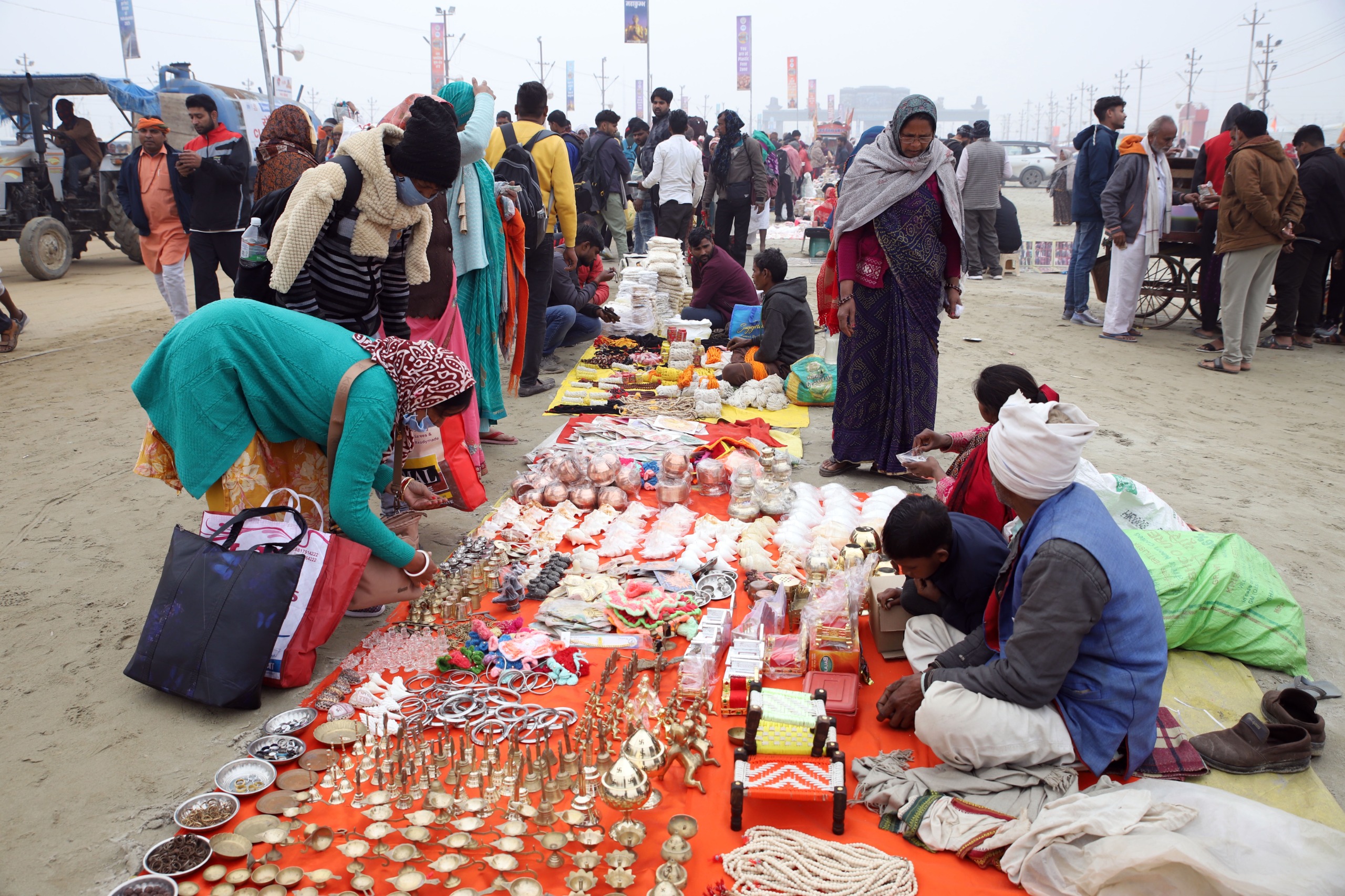 Photo of महाकुम्भ 2025: संस्थाओं द्वारा भंडारे और व्यापार में भारी बढ़ोतरी