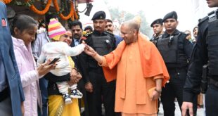 गोरखनाथ मंदिर, सीएम योगी, मकर संक्रांति, खिचड़ी चढ़ाना, गोरखपुर, आस्था, गोरखनाथ, खिचड़ी मेला, महायोगी गोरखनाथ, नाथपंथ, सामाजिक समरसता, उत्तर प्रदेश, Gorakhnath Temple, CM Yogi, Makar Sankranti, Offering Khichdi, Gorakhpur, Faith, Gorakhnath, Khichdi Mela, Mahayogi Gorakhnath, Nathpanth, Social Harmony, Uttar Pradesh, गोरखनाथ मंदिर खिचड़ी चढ़ाना, सीएम योगी खिचड़ी पूजा, मकर संक्रांति गोरखनाथ मंदिर, गोरखनाथ खिचड़ी मेला, आस्था का ज्वार, गोरखपुर धार्मिक आयोजन, Gorakhnath Temple Khichdi Offering, CM Yogi Khichdi Pooja, Makar Sankranti Gorakhnath Temple, Gorakhnath Khichdi Mela, Wave of Faith, Gorakhpur Religious Event,