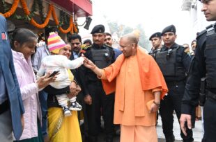 गोरखनाथ मंदिर, सीएम योगी, मकर संक्रांति, खिचड़ी चढ़ाना, गोरखपुर, आस्था, गोरखनाथ, खिचड़ी मेला, महायोगी गोरखनाथ, नाथपंथ, सामाजिक समरसता, उत्तर प्रदेश, Gorakhnath Temple, CM Yogi, Makar Sankranti, Offering Khichdi, Gorakhpur, Faith, Gorakhnath, Khichdi Mela, Mahayogi Gorakhnath, Nathpanth, Social Harmony, Uttar Pradesh, गोरखनाथ मंदिर खिचड़ी चढ़ाना, सीएम योगी खिचड़ी पूजा, मकर संक्रांति गोरखनाथ मंदिर, गोरखनाथ खिचड़ी मेला, आस्था का ज्वार, गोरखपुर धार्मिक आयोजन, Gorakhnath Temple Khichdi Offering, CM Yogi Khichdi Pooja, Makar Sankranti Gorakhnath Temple, Gorakhnath Khichdi Mela, Wave of Faith, Gorakhpur Religious Event,