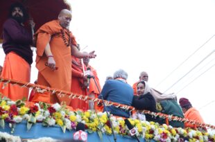 स्वामी कैलाशानंद गिरी, महाकुम्भ 2025, अमृत स्नान, संगम तट, गंगा जल अमृत, सनातन धर्म, लॉरेन पावेल, कमला, महाकुम्भ में स्नान, साधु-संतों की तपस्या, त्रिवेणी संगम, स्टीव जॉब्स की पत्नी, गंगा स्नान, महामंडलेश्वर, सनातन धर्म का वैश्विक वैभव, स्वामी कैलाशानंद के शिष्य, आध्यात्मिक जीवन, भारतीय संस्कृति, महाकुम्भ में स्नान के महत्व, Swami Kailashanand Giri, Mahakumbh 2025, Amrit Snan, Sangam Ghat, Ganga Water as Amrit, Sanatan Dharma, Lauren Powell, Kamala, Bathing in Mahakumbh, Ascetic Practices, Triveni Sangam, Steve Jobs’ Wife, Ganga Bath, Mahamandaleshwar, Global Glory of Sanatan Dharma, Swami Kailashanand’s Disciple, Spiritual Life, Indian Culture, Importance of Bathing in Mahakumbh, स्वामी कैलाशानंद गिरी, महाकुम्भ स्नान, गंगा जल, सनातन धर्म, लॉरेन पावेल, त्रिवेणी संगम, साधु संतों की तपस्या, महामंडलेश्वर स्वामी कैलाशानंद, गंगा स्नान, अमृत स्नान, महाकुम्भ 2025, स्वामी कैलाशानंद के शिष्य, भारतीय संस्कृति, सनातन धर्म का वैभव, Swami Kailashanand Giri, Mahakumbh Bath, Ganga Water, Sanatan Dharma, Lauren Powell, Triveni Sangam, Ascetic Practices, Mahamandaleshwar Swami Kailashanand, Ganga Bath, Amrit Snan, Mahakumbh 2025, Swami Kailashanand’s Disciple, Indian Culture, Glory of Sanatan Dharma,