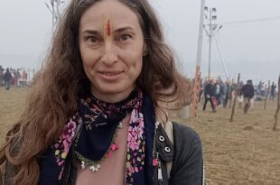 महाकुम्भ 2025, गंगा स्नान, पिनार, तुर्की, महाकुम्भ में गंगा स्नान, भारतीय संस्कृति, सनातन धर्म, संगम की रेत, महाकुम्भ अनुभव, तिलक, विदेशी महिला, भारतीय परंपरा, धार्मिक यात्रा, Kumbh Mela 2025, Ganga Snan, Pinar, Turkey, Kumbh Snan, Indian Culture, Sanatan Dharma, Sangam Sand, Kumbh Experience, Tilak, Foreign Woman, Indian Tradition, Spiritual Journey, महाकुम्भ, गंगा स्नान, तुर्की महिला पिनार, भारतीय संस्कृति, सनातन धर्म, संगम, तिलक, महाकुम्भ आयोजन, भारत की परंपरा, विदेशी श्रद्धालु,Kumbh Mela, Ganga Snan, Turkish Woman Pinar, Indian Culture, Sanatan Dharma, Sangam, Tilak, Kumbh Event, Indian Tradition, Foreign Devotee,