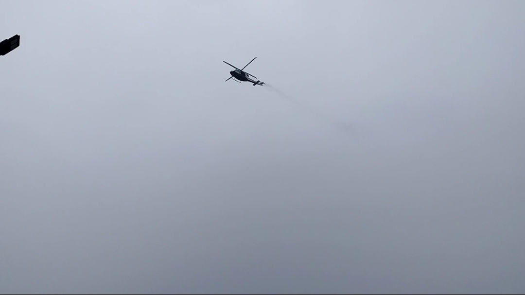 Photo of महाकुम्भ में सरकार ने हेलीकॉप्टर से कराई पुष्पवर्षा,श्रद्धालुओं का उत्साह