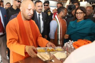 मां की रसोई उद्घाटन, मुख्यमंत्री योगी आदित्यनाथ, प्रयागराज मां की रसोई, गरीबों को सस्ता भोजन, नंदी सेवा संस्थान, ₹9 में भोजन, रसोई का उद्घाटन, योगी आदित्यनाथ प्रयागराज,CM Yogi Adityanath, Prayagraj Mother’s Kitchen, Cheap Meal for Poor, Nandi Seva Sansthan, Yogi Adityanath Launches Kitchen, Affordable Food in Prayagraj, Yogi Adityanath Food Initiative, Mother’s Kitchen Opening,मां की रसोई उद्घाटन सीएम योगी, गरीबों को भोजन, प्रयागराज में सस्ती रसोई, नंदी सेवा संस्थान रसोई, सीएम योगी का निरीक्षण, Mother’s Kitchen Opening CM Yogi, Affordable Meal for Poor, Prayagraj Kitchen, Nandi Seva Sansthan Kitchen, Yogi Adityanath Food Inspection, #Mother’sKitchen, #CMYogiAdityanath, #PrayagrajFoodInitiative, #AffordableFood, #YogiAdityanath, #NandiSevaSansthan, #PoorMealService, #Prayagraj, #YogiInPrayagraj, #RuralWelfare,