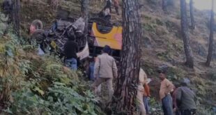 उत्तराखंड सड़क हादसा, पौड़ी हादसा समाचार, सत्याखाल मोटरमार्ग दुर्घटना, उत्तराखंड ट्रैफिक अपडेट, SDRF रेस्क्यू ऑपरेशन, Uttarakhand road accident, Pauri accident news, Satyakhal motor road tragedy, Uttarakhand traffic update, SDRF rescue operation, उत्तराखंड पौड़ी सड़क हादसा, तेज रफ्तार बस खाई में गिरी, SDRF का रेस्क्यू ऑपरेशन, पौड़ी दुर्घटना की खबर, Uttarakhand Pauri road accident, speeding bus falls into gorge, SDRF rescue operation, Pauri tragedy news,