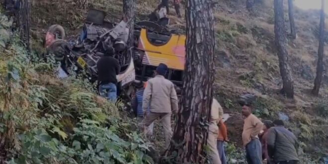 उत्तराखंड सड़क हादसा, पौड़ी हादसा समाचार, सत्याखाल मोटरमार्ग दुर्घटना, उत्तराखंड ट्रैफिक अपडेट, SDRF रेस्क्यू ऑपरेशन, Uttarakhand road accident, Pauri accident news, Satyakhal motor road tragedy, Uttarakhand traffic update, SDRF rescue operation, उत्तराखंड पौड़ी सड़क हादसा, तेज रफ्तार बस खाई में गिरी, SDRF का रेस्क्यू ऑपरेशन, पौड़ी दुर्घटना की खबर, Uttarakhand Pauri road accident, speeding bus falls into gorge, SDRF rescue operation, Pauri tragedy news,