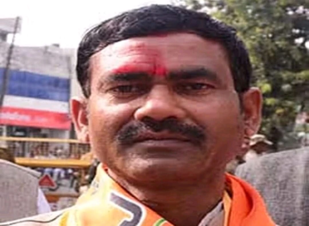 Photo of विक्रम सैनी का मुस्लिम समुदाय पर विवादास्पद बयान, सुरक्षा के लिए लाठी-डंडे रखने की सलाह