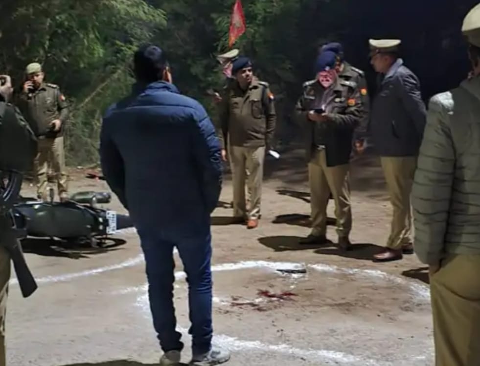 Photo of ठाकुरगंज में पुलिस की मुठभेड़: बदमाश के पैर में लगी गोली, अवैध हथियार बरामद