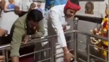 Photo of ‘जीतेगा-जीतेगा, इंडिया जीतेगा…’, काशी में फैंस ने भगवान शिव का किया अभिषेक; भारत की जीत के लिए मांगी प्रार्थना