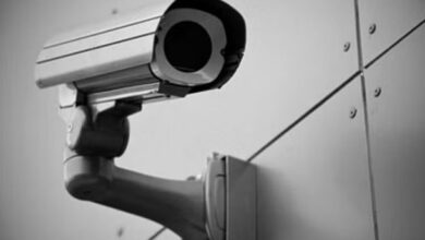 Photo of  रोशनदान में रखे फोन पर नजर पड़ते ही चीखी युवती, किराएदार युवक बना रहा था युवतियों के अश्लील वीडियो