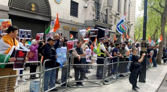 Photo of लंदन में पहलगाम हमले को लेकर भारत-पाकिस्तान के लोग आमने-सामने