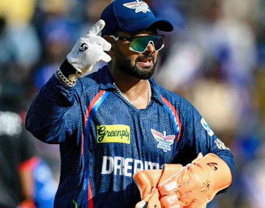 Photo of Rishabh Pant पर BCCI ने ठोका 24 लाख रुपये का जुर्माना, LSG की पूरी टीम भी नहीं बच पाई