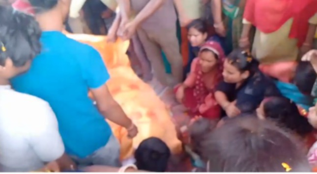 Photo of लखनऊ युवक की नेपाल में हत्या पर परिजनों ने जताई साजिश की आशंका