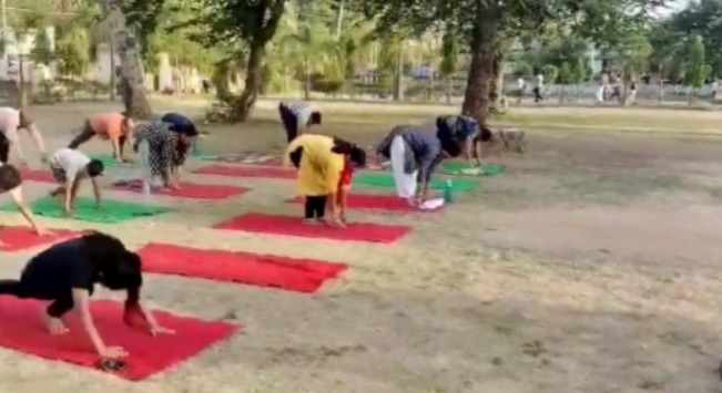 Photo of योग है जीवन का अध्ययन: रायबरेली में निःशुल्क योग शिविर में साधकों को मिला आत्मिक अनुभव