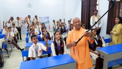 Photo of सीएम योगी बने शिक्षक: बरेली में बच्चों को अनुशासन और मेहनत की दी सीख, चॉकलेट बांटी…