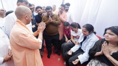 Photo of सीएम से मिलकर फूट-फूटकर रोई ऐशान्या; मुख्यमंत्री से की ये मांग