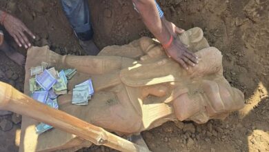 Photo of बरेली: रामनवमी पर ‘प्रकट’ हुए हनुमान, खेत में खोदाई के दौरान मिली प्रतिमा