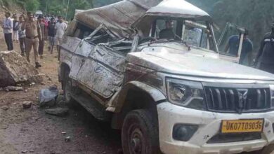 Photo of गौरीकुंड हाईवे पर हादसा…केदारनाथ जा रहे यात्रियों के वाहन पर गिरे पत्थर, दो की मौत, चार घायल