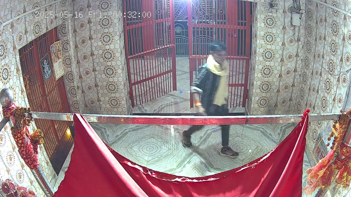 Photo of काली मंदिर की दानपेटी टूटी, CCTV में कैद हुई रहस्यमयी छवि