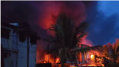 Photo of महाराष्ट्र के सोलापुर की सेंट्रल इंडस्ट्री में भीषण आग, तीन की मौत, फैक्ट्री मालिक और परिवार अंदर फंसा