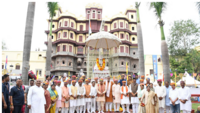 Photo of कैबिनेट की बैठक शुरू, पटिए पर बैठे सीएम, देवी अहिल्या की प्रतिमा रखी सामने