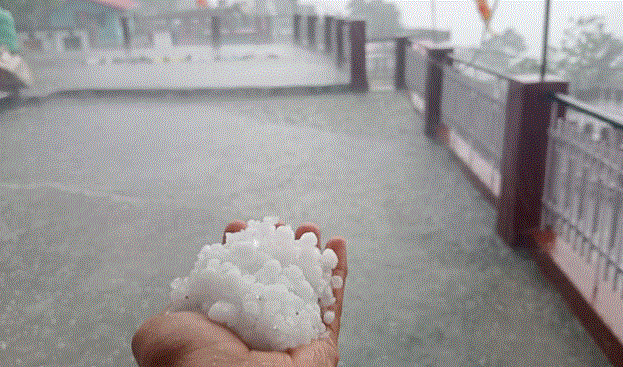 Photo of आज भी बदला रहेगा मौसम…तेज हवाओं के साथ ओलावृष्टि का ऑरेंज अलर्ट