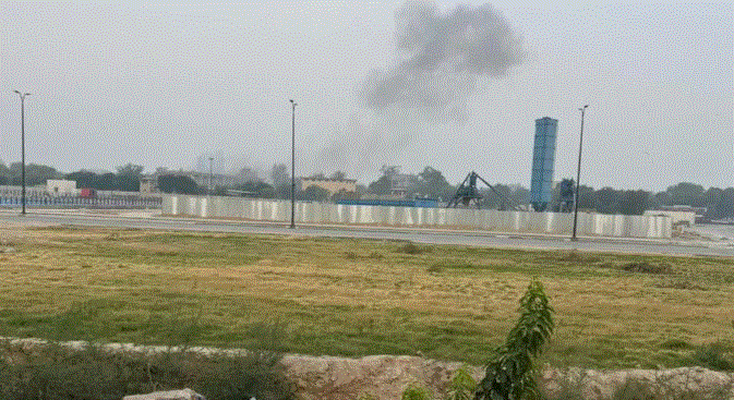 Photo of पाकिस्तान के लाहौर में एक के बाद एक तीन धमाके, इमरजेंसी सायरन बजे; लोगों में दहशत