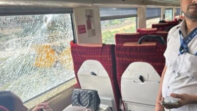 Photo of लखनऊ: चारबाग आउटर स्टेशन पर वंदे भारत पर हुआ पथराव