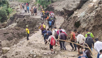 Photo of उत्तराखंड: तीन दिन बाद भी नहीं खुला यमुनोत्री हाईवे, सैकड़ों श्रद्धालु फंसे