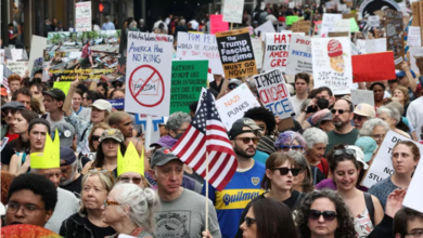 Photo of लगभग आधे अमेरिकी मानते हैं, ट्रंप की नीतियों ने पहुंचाया नुकसान; 1600 स्थानों पर होंगे प्रदर्शन
