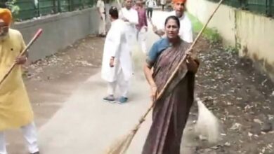 Photo of ‘दिल्ली को कूड़े से आजादी’: सीएम रेखा गुप्ता ने तिमारपुर में स्वच्छता अभियान में लिया हिस्सा