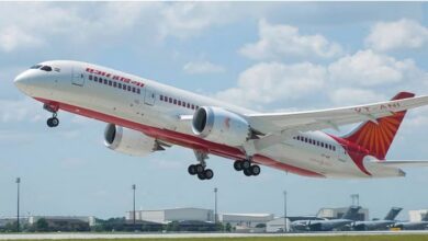 Photo of भारी बारिश के बीच मुंबई एयरपोर्ट पर विमान की सुरक्षित लैंडिग